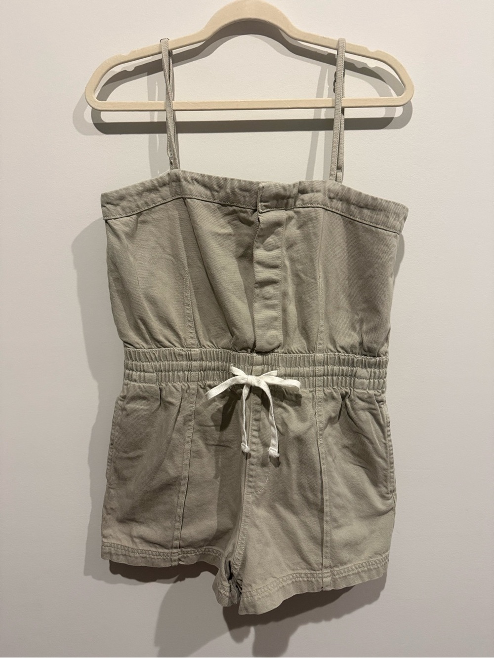 Women’s Lightweight Khaki Green One-Piece Romper with Drawstring. Size medium